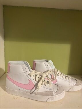 Nike Women's Mid-Top Sneakers in White and Pink